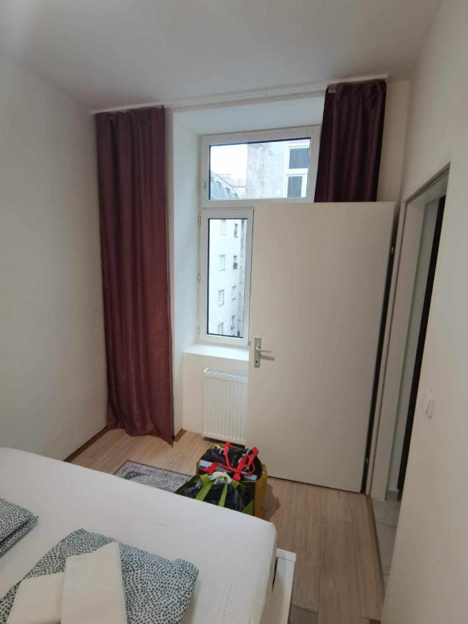 Central Apartment Metro 1 Min. Wenen Buitenkant foto